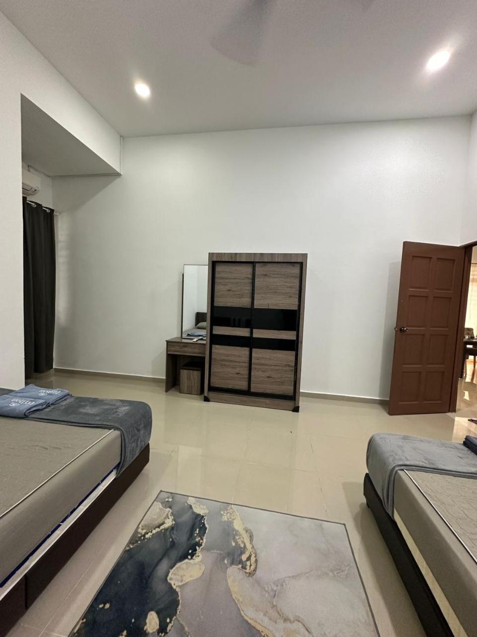 Homestay Kemaman Fyna08 Semi-D, 4 Bedrooms Dekat Pantai Kijal Exterior photo