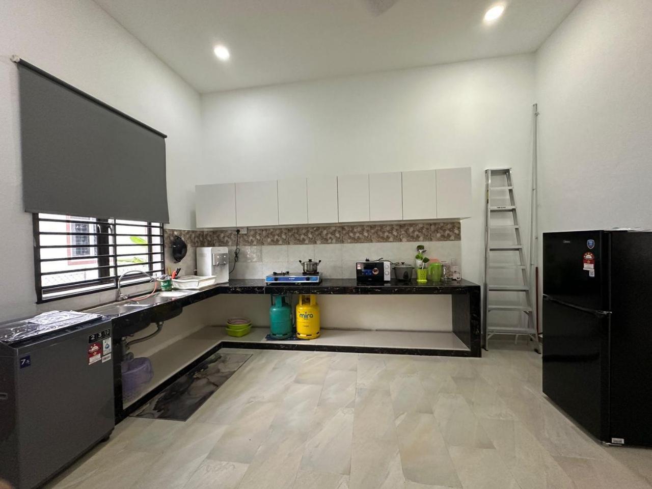 Homestay Kemaman Fyna08 Semi-D, 4 Bedrooms Dekat Pantai Kijal Exterior photo