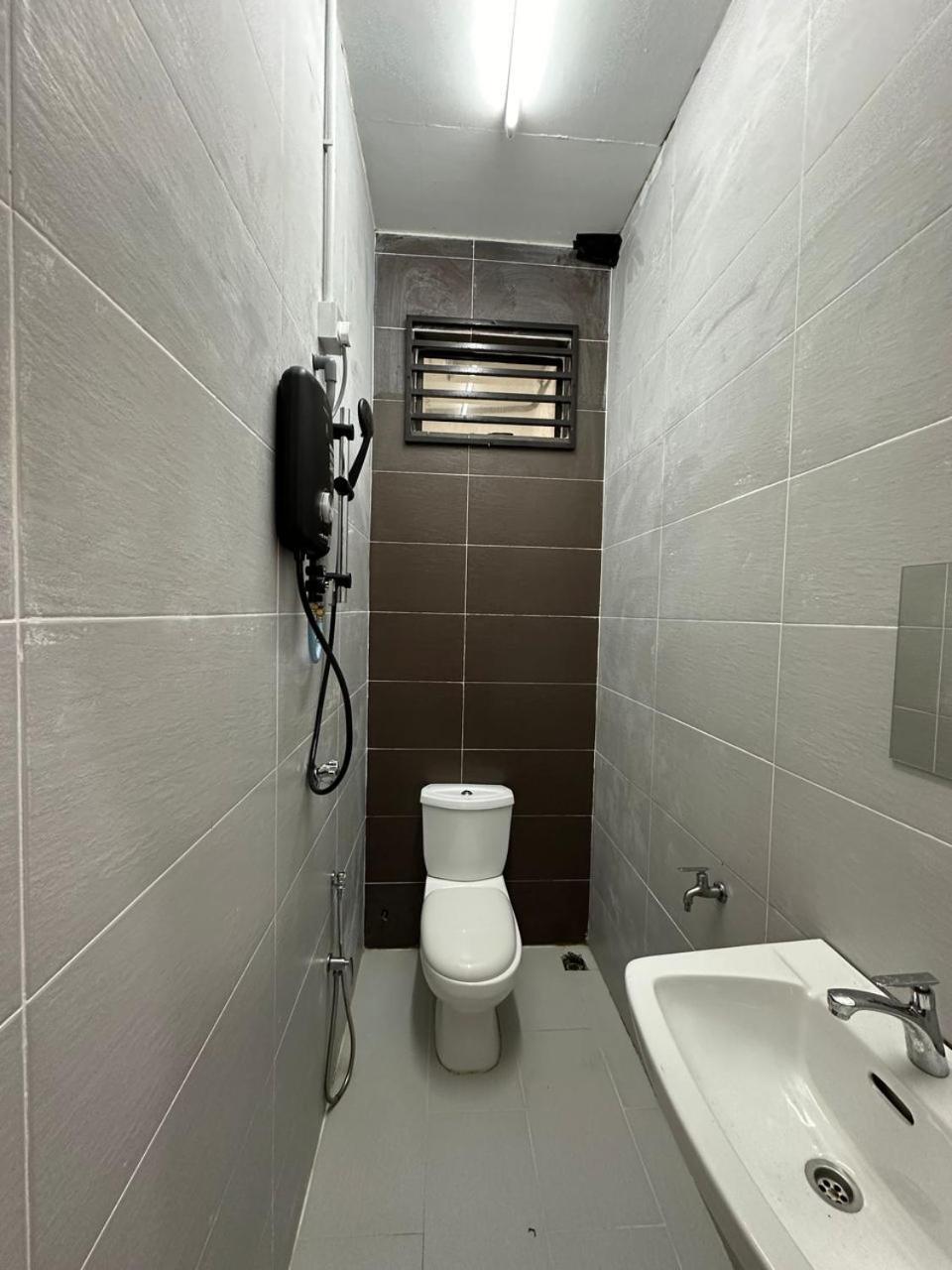 Homestay Kemaman Fyna08 Semi-D, 4 Bedrooms Dekat Pantai Kijal Exterior photo