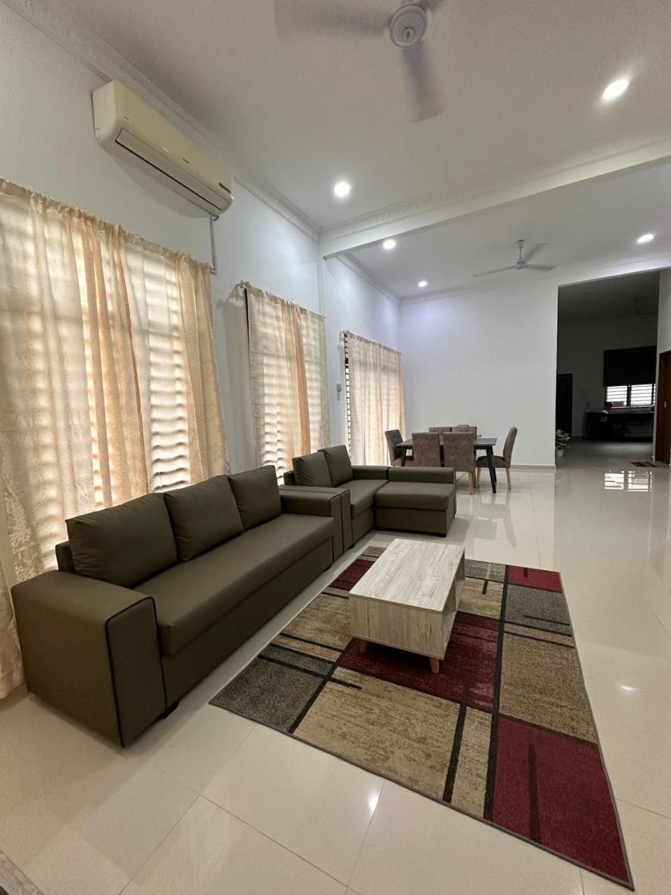 Homestay Kemaman Fyna08 Semi-D, 4 Bedrooms Dekat Pantai Kijal Exterior photo