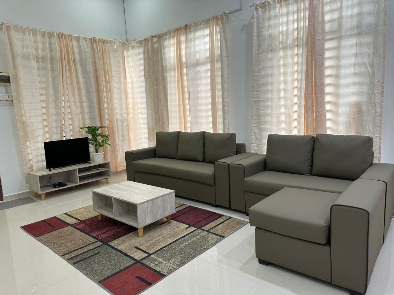 Homestay Kemaman Fyna08 Semi-D, 4 Bedrooms Dekat Pantai Kijal Exterior photo